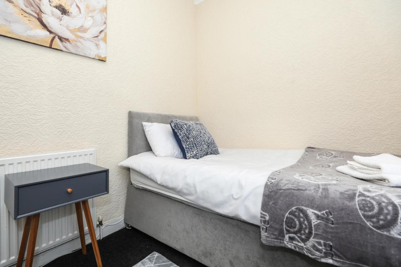Modern Guest House - Central Inverness - Complimentary Snacks - Free Parking Buitenkant foto