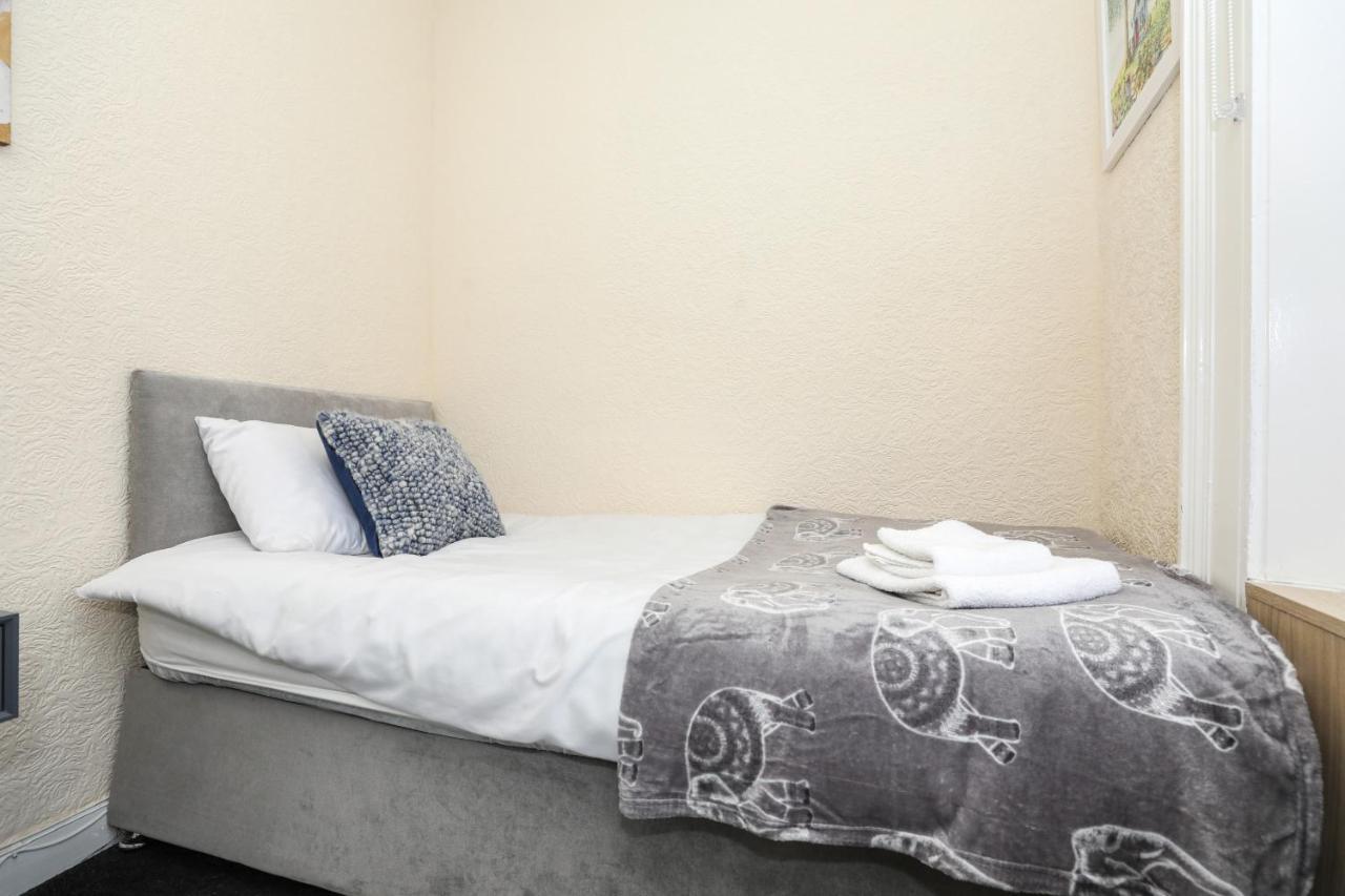 Modern Guest House - Central Inverness - Complimentary Snacks - Free Parking Buitenkant foto